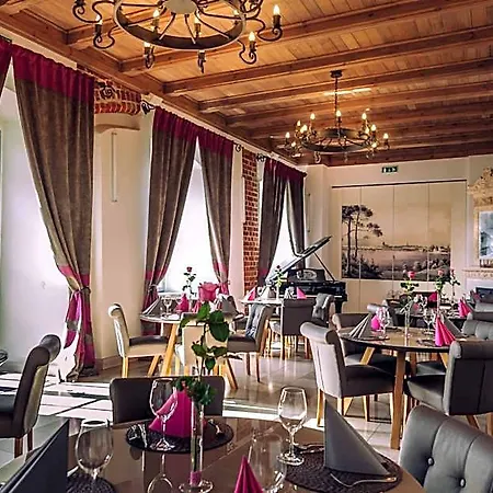 Centrum Konferencyjne Zamek بيت ريفي *